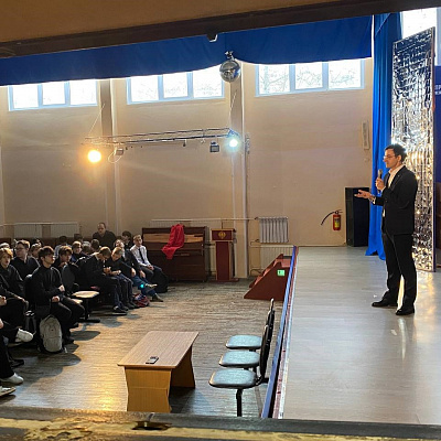 Лекция Алексея Овинникова в школе № 40